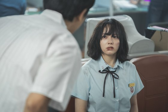 Actor Jung Ji-so as a younger version of protagonist Moon Dong-eun in ″The Glory″ [NETFLIX]