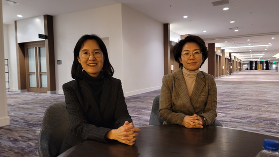 Matica Biotechnology CEO Song Yun-jeong, left, and Yang Eun-young, chief business officer at CHA Biotech pose after an interview on Jan. 12 during the annual J.P. Morgan Healthcare Conference in San Francisco. [PARK EUN-JEE]