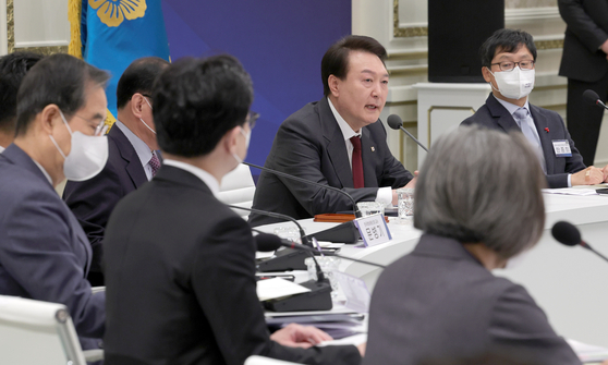 President Yoon Suk Yeol speaks at a joint policy briefing at the Blue House in central Seoul Thursday morning ahead of a luncheon with leadership of the People Power Party (PPP). [JOINT PRESS CORPS]