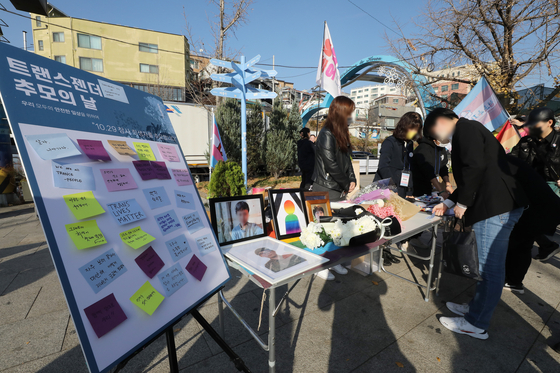 A booth promoting the Transgender Day of Remembrance is open in Yongsan District, central Seoul, on Nov. 20, 2022. [NEWS1]