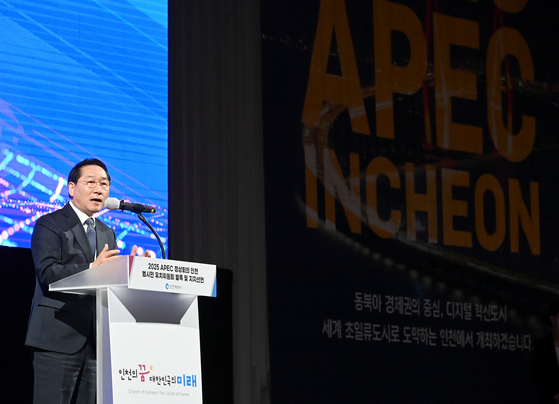 Incheon Mayor Yoo Jeong-bok on Dec. 5 addressing a committee created to promote Incheon’s bid to host the Asia-Pacific Economic Cooperation (APEC) Economic Leaders’ Meeting in 2025. [INCHEON METROPOLITAN GOVERNMENT]