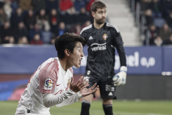 Mallorca's Lee Kang-in reacts during a La Liga match between RCD Mallorca and CA Osasuna at El Sadar Stadium in Pamplona on Jan. 14. [EPA/YONHAP]