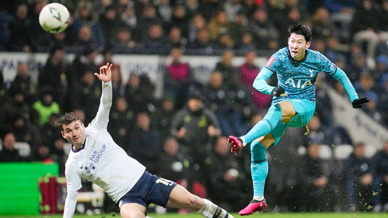 Tottenham Hotspur's Son Heung-min scores the opening goal during a fourth round FA Cup match against Preston North End at the Deepdale Stadium in Preston, England on Saturday.  [AP/YONHAP]
