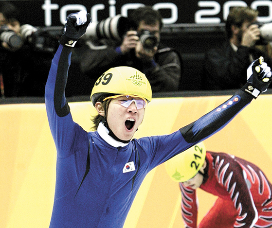 Victor An, then skating as Ahn Hyun-soo, celebrates after winning the 5,000 meters for Korea at the 2006 Turin Winter Olympics.  [JOINT PRESS CORPS]