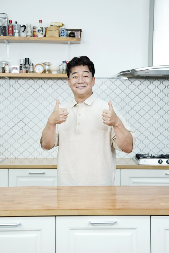 Il proprietario del ristorante Baek Jung Won sta preparando un nuovo programma di cucina su tvN in Italia