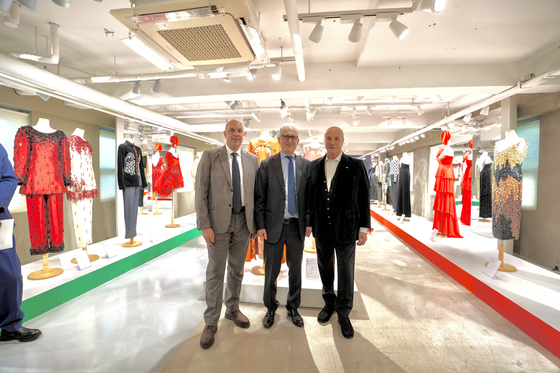 From left: Ferdinando Gulli, project manager of the Italian Trade Agency;  Federico Failla, Italian Ambassador to Korea;  and Stefano Dominella, President of Unidustria Fashion and Design Department.  Dominella checked out 