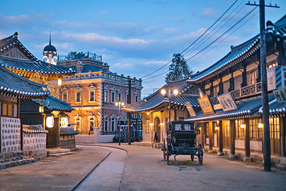 Sunshine Studio captures the look of Korean streets in the 1900s. [SUNSHINE STUDIO]