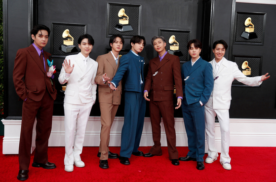 Members of BTS pose on the red carpet as they attend the 64th Annual Grammy Awards at the MGM Grand Garden Arena in Las Vegas, United States, on April 3, 2022. [REUTERS/YONHAP]
