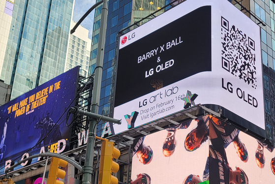 LG Electronics showcased a non-fungible token (NFT) artwork from its NFT artwork trading platform LG Art Lab in Times Square in New York on Sunday. [YONHAP]