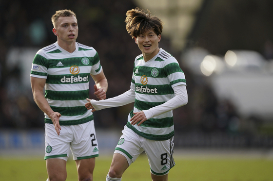 Celtic's Kyogo Furuhashi celebrates scoring his side's second goal during a Scottish Premiership match against St. Johnstone at McDiarmid Park in Perth, Scotland on Sunday.  [AP/YONHAP]
