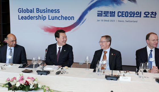 President Yoon Suk Yeol, center left, at the Global Business Leadership Luncheon attended by executives and CEOs of top Korean conglomerates and global companies at a hotel in Davos, Switzerland Wednesday. [JOINT PRESS CORPS] 