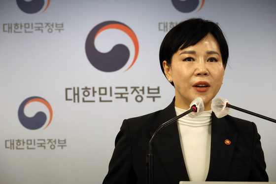 Anti-Corruption & Civil Rights Commission Chair, Jeon Hyun-heui, who is a Democratic Party lawmaker, at a press briefing in Seoul on Feb. 3. [YONHAP]