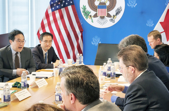 Korea's Second Vice Foreign Minister Lee Do-hoon, left, speaks during a meeting on launching the Minerals Security Partnership in Canada on June 15, 2022. [MINISTRY OF TRADE, INDUSTRY AND ENERGY]