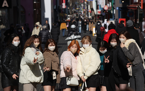 Japanese tourists pose for a photo on the streets of Myeong-dong, central Seoul, on Wednesday. Myeong-dong is one of Korea's most popular tourist attractions for shopping and tourists are returning in droves now that most Covid restrictions have been lifted. [YONHAP]