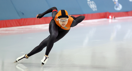 Kim Min-sun in action during a 500 meters game in the 104th national winter games at Taereung International Skating Rink in Nowon District, northern Seoul on Jan. 27. [YONHAP]