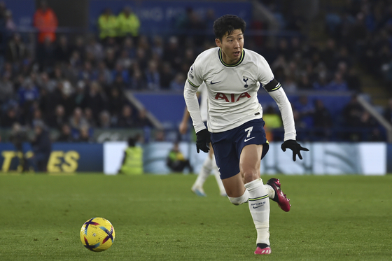 Tottenham's Son Heung-min in action during a Premier League match against Leicester City at King Power stadium in Leicester, England on Saturday.  [AP/YONHAP]