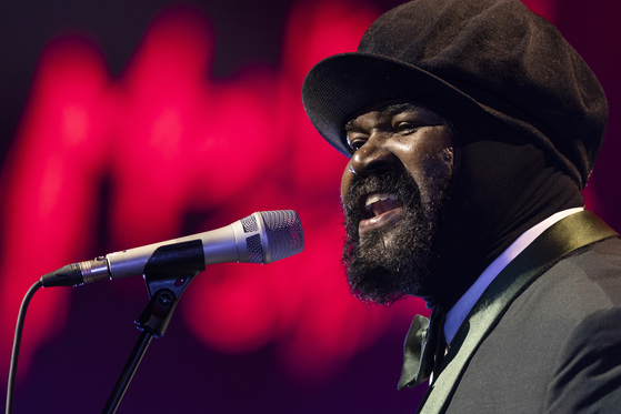 American singer Gregory Porter performs on the Auditorium Stravinski stage during the 56th Montreux Jazz Festival (MJF), in Montreux, Switzerland, Wednesday, July 6, 2022. He'll perform in the upcoming Seoul Jazz Festival, which runs from May 26 to 28. [YONHAP/AP]