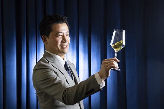 Jung Ha-bong is the general manager of food and beverage at Sofitel Ambassador Seoul Hotel and Serviced Residences in Songpa District, southern Seoul. [JOONGANG ILBO]