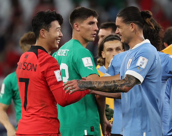 Son Heung-min, left, shakes hands with Darwin Nunez after a Group H match between Korea and Uruguay at the 2022 Qatar World Cup at Education City Stadium in Doha, Qatar on Nov. 24, 2022. [YONHAP] 