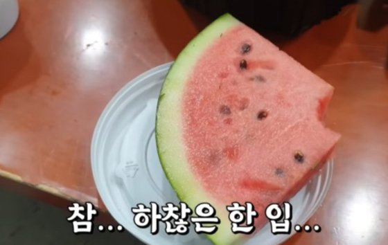 Comedian Kim Sook deleted a YouTube video on her official channel last month because of how it ″joked about drastic fasting.″ It showed scenes in which celebrities claimed that a bite of watermelon was enough to make them full. [SCREEN CAPTURE]
