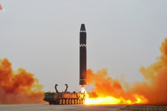 In footage broadcast by the North's state-controlled Korean Central Television, a Hwasong-15 intercontinental ballistic missile (ICBM) is launched from a transporter erector launcher at Sunan Airport in Pyongyang on Saturday. [YONHAP]