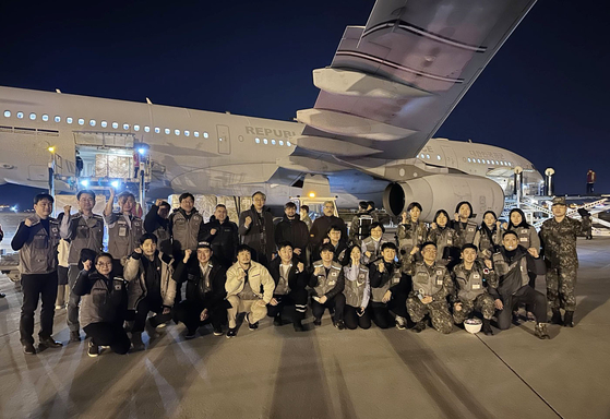 Members of the second round of the Korea Disaster Relief Team (KDRT) sent to support recovery efforts in Turkey arrive on a military transport aircraft at Adana, Turkey Friday. [YONHAP]