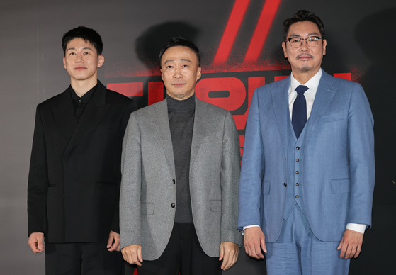 From left, actors Kim Mu-yeol, Lee Sung-min and Cho Jin-woong pose for a photo during the press screening for "The Devil's Deal" at MegaBox COEX branch in Gangnam District, southern Seoul, on Monday. [YONHAP]