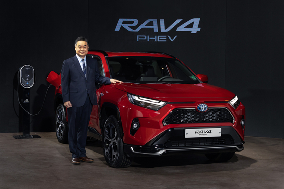 Konyama Manabu, CEO of Toyota Motor Korea, poses with RAV4 plug-in hybrid at a press conference held in southern Seoul on Tuesday. [TOYOTA MOTOR] 