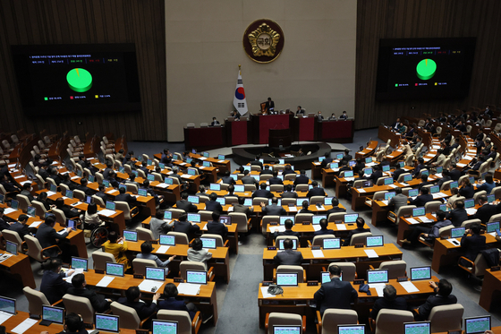 The National Assembly passes a resolution Friday calling to further strengthen the Korea-U.S. alliance to mark its 70th anniversary this year. [YONHAP] 