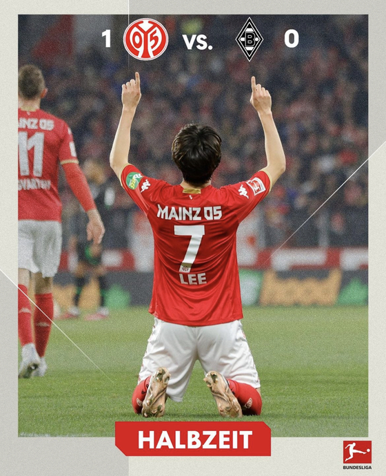 Lee Jae-sung celebrates after scoring the opening goal of a game between Mainz 05 and Monchengladbach in a score updated posted at half time on the official Mainz 05 Instagram page on Friday.  [SCREEN CAPTURE]