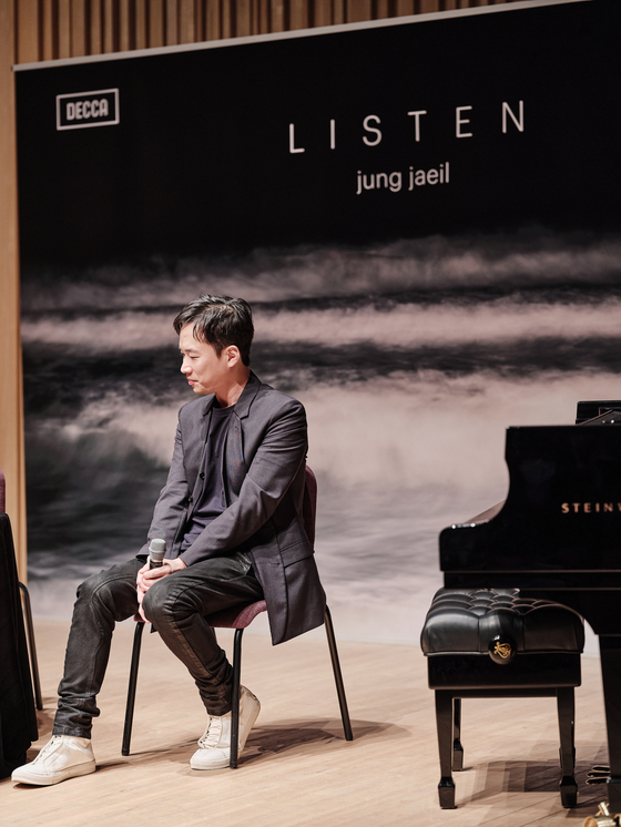 Composer and musician Jung Jae-il answers questions from reporters at a press conference held Friday at the JCC Art Center in central Seoul for his latest album ″Listen.″ [UNIVERSAL MUSIC]