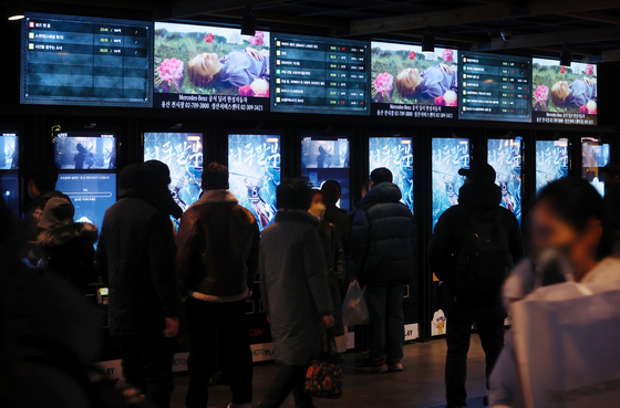 A theater in central Seoul is crowded with moviegoers on Jan. 23, 2023. [YONHAP]