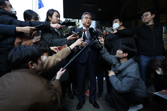 Foreign Minister Park Jin holds a press conference after meeting with the bereaved family of Koreans forced into labor during the colonial period at the Seoul Bar Association in Gangnam, southern Seoul on Tuesday. Park told reporters that the families and victims listened to the government’s plans. This was the first time that Park has met with the bereaved family. Around 220,000 Koreans were forced to work in Japan during Japan's occupation of Korea between 1910 and 1945. While the Korean Supreme Court has ordered Japanese companies to compensate the labor victims, the issue is still being discussed by the Korean and Japanese government. [YONHAP] 