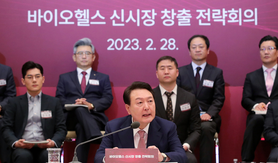 President Yoon Suk Yeol during a meeting on the biohealth industry at the Blue House's Yeongbingwan in Seoul on Tuesday. [YONHAP]