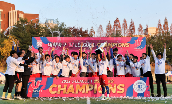 Dankook University becomes the first ever university to win the first division U-League football tournament at Gimcheon University on Nov. 16, 2022. The division system was introduced for the first time last year.  [YONHAP]