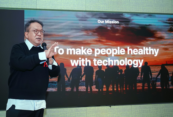 Kakao Healthcare CEO Hwang Hee speaks about his business plan during a press conference Thursday in Pangyo, Gyeonggi. [KAKAO HEALTHCARE] 