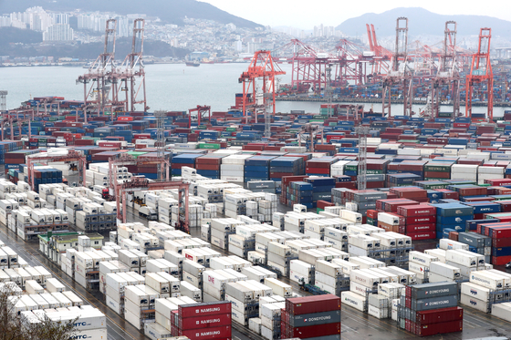 Containers are stacked at a port in the southeastern city of Busan on Wednesday. [YONHAP]