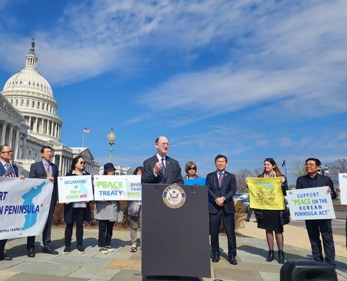 Rep. Brad Sherman speaks at a podium during a press conference on Capitol Hill in Washington on Wednesday to announce the reintroduction of the ″Peace on the Korean Peninsula Act.″ [YONHAP]