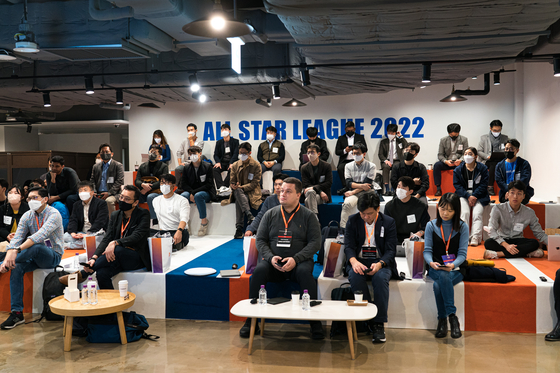 Participants of the ″D.Day X D.Camp All Star″ demo day pose for photos after the biggest get-together event organized by the accelerator last November. [D.CAMP]