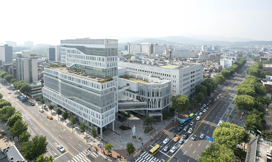 An aerial view of the Daehak-ro Campus in Jongno District, central Seoul, located in the heart of Korea's mecca for theater and home to numerous Hongik University graduate schools and research centers for design and performing arts [HONGIK UNIVERSITY]