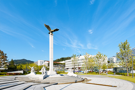 The Eagle Statue on Yonsei University’s Sinchon Campus in Seodaemun District, western Seoul, a symbol of the school’s guiding principles of truth and freedom [YONSEI UNIVERSITY]