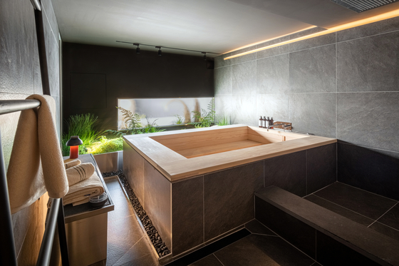 Huam Byeolchae Inus' hinoki bathtub, furnished with cypress wood [HUAM BYEOLCHAE INUS]