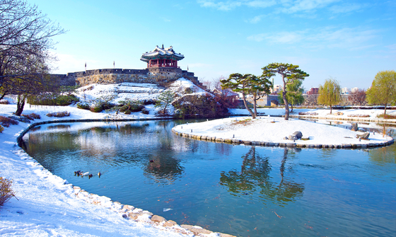 Banghwasuryujeong Pavilion from afar in the winter. Banghwasuryujeong Pavilion was used as a military facility but was also loved by King Jeongjo of the Joseon Dynasty as a place to practice archery and write poems about its scenery. [LIM HYUN-DONG]