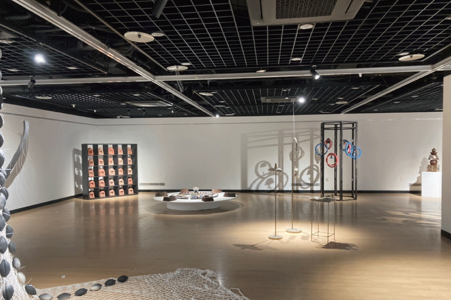An art exhibition led by a Hongik University Ph.D. candidate is shown at the Hongik Museum of Art on the university's Seoul Campus. [HONGIK MUSEUM OF ART]