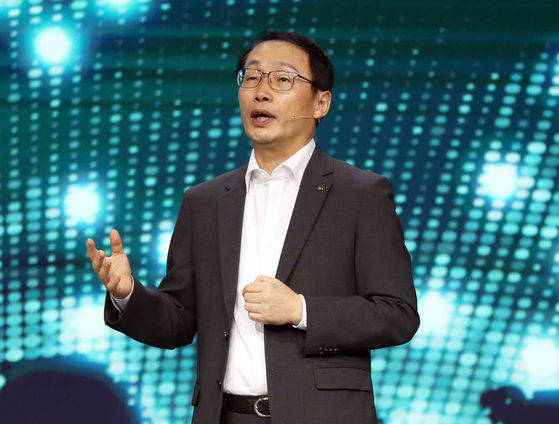 KT CEO Ku Hyeon-mo delivers a keynote speech on Tuesday at the MWC 2023 held in Barcelona, Spain. [JOINT PRESS CORPS]
