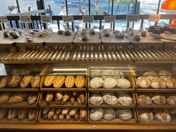 Bread displayed at Bukhansan Atelier [MARIE-JOSEPHINE HATJE]