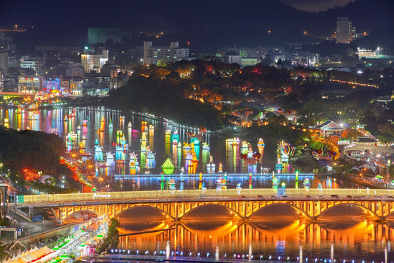 The Jinju Namgang Yudeung Festival, a lantern festival held along Jinju’s Nam River every autumn [JINJU CITY GOVERNMENT]