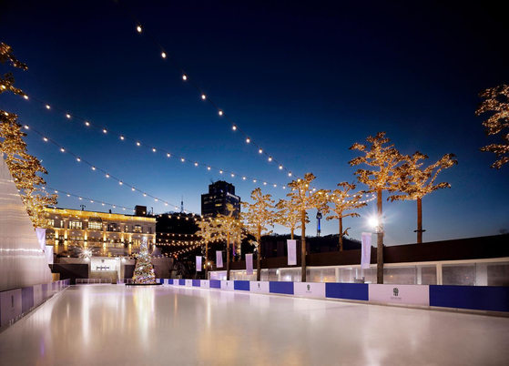 Banyan Tree Club & Spa Seoul's Oasis Ice Rink will also be open for the first time in three years. It will be decorated with beautiful lights to create a feel of the festive season. [BANYAN TREE CLUB & SPA SEOUL] 