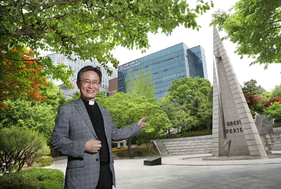 Father Luke Sim Jong-hyeok, president of Sogang University, seeks to infuse innovation into every corner of the campus. [PARK SANG-MOON]