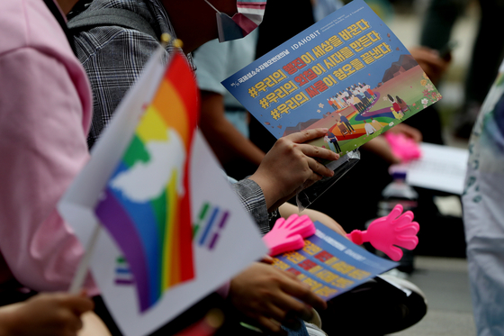 Civic groups opposing the discrimination against sexual minorities stage a protest on May 14 in front of Yongsan station in central Seoul. [NEWS1]